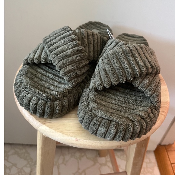 Zara khaki green terrycloth flat sandals NWT - Picture 3 of 7